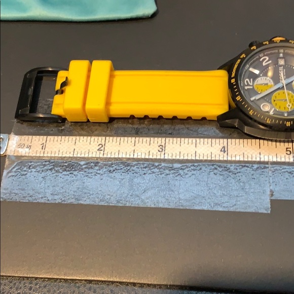 Fossil watch yellow chronograph analog rubber euc - Picture 5 of 8